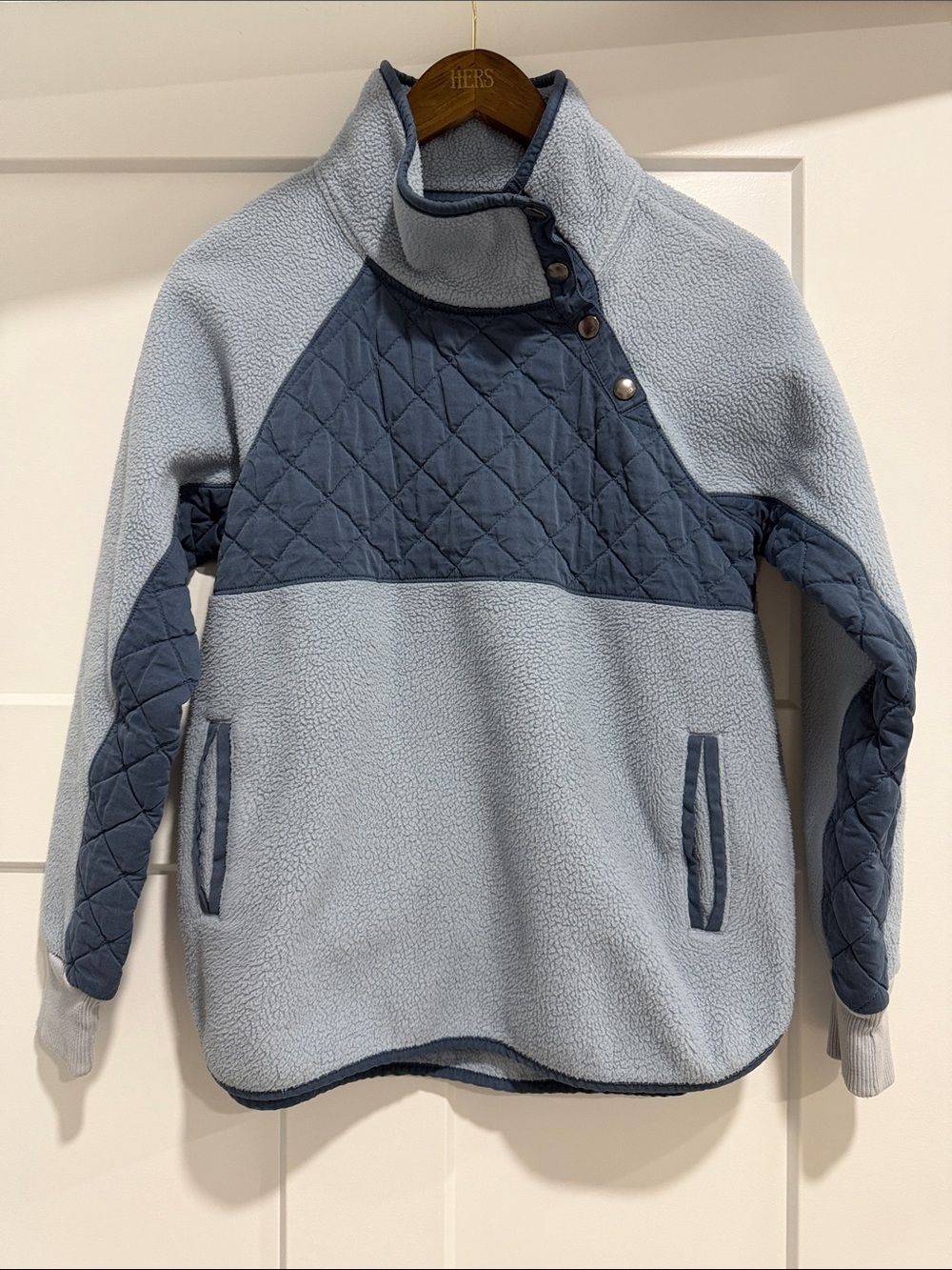 Abercrombie & Fitch Light Blue and Navy Quilted Fleece Pullover